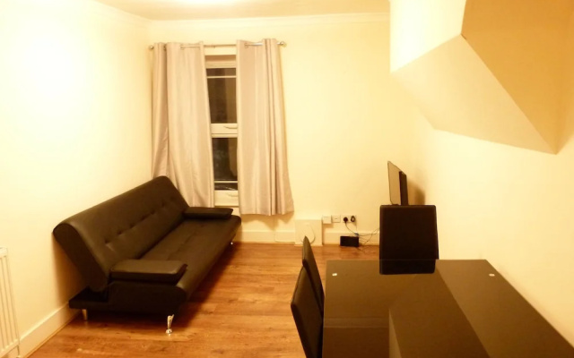 SS Property Hub - Large Canary Wharf Family Apartment
