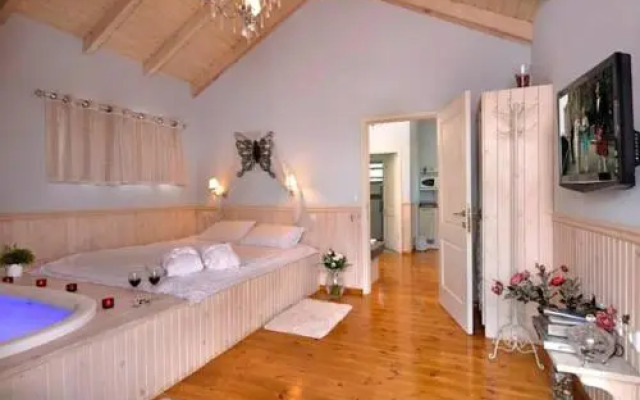 Hen Suites
