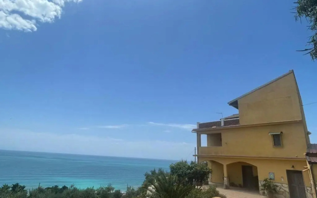 Villa Yellow House