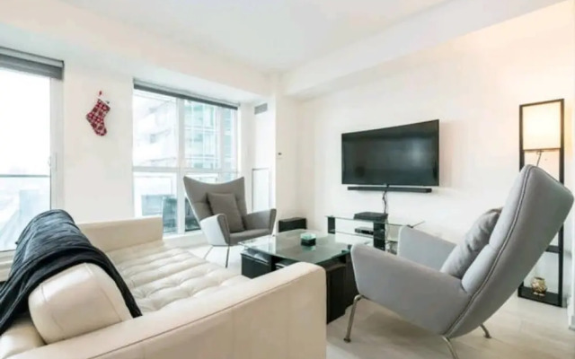 Downtown Condo Near Exhibition Place With Balcony