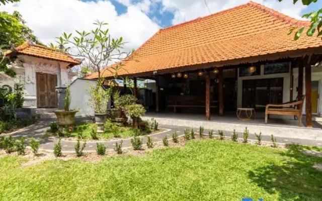 Urbanview Asung 2 Guesthouse near Canggu