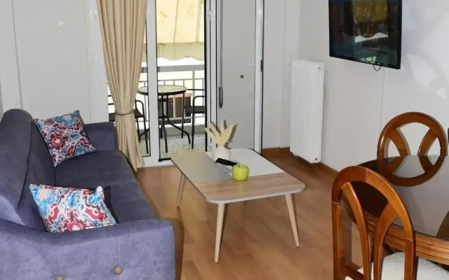 Apartment With Stunning Views - Sleeps 3 & Parking