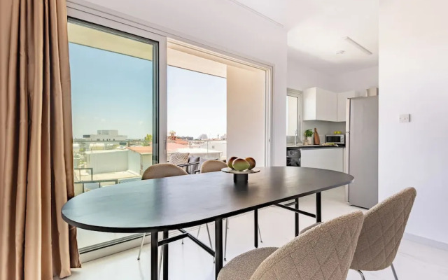 Sanders Cruise - Modern 1-bdr Apt With Balcony