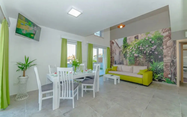 Villa "Luscinia"