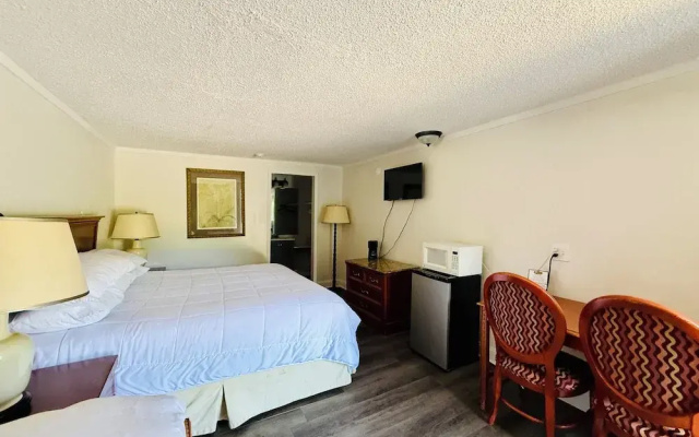 Bayshore Inn