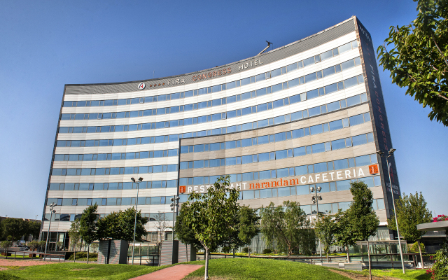 Hotel Fira Congress вид на фасад
