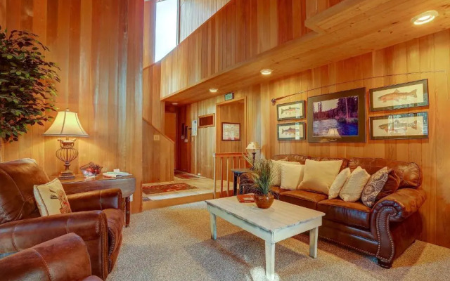 22 Rogue-AC-Hot Tub-4BR/3.5BA