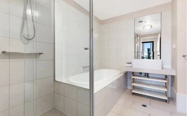 Impeccably Chic 2-bed With Views & Fab Amenities
