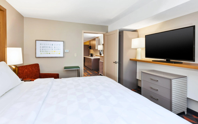Holiday Inn & Suites Toledo Southwest - Perrysburg by IHG