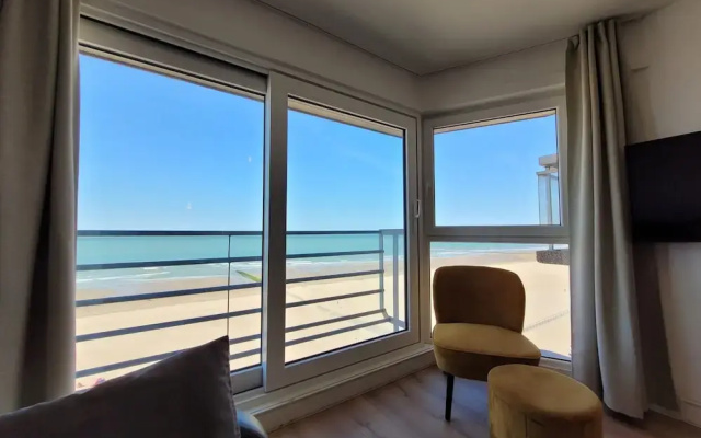 Sea View Apartment by Beach