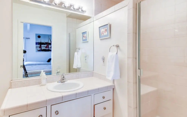 Waters Edge Jewel w/ Lake Views HOA Access!