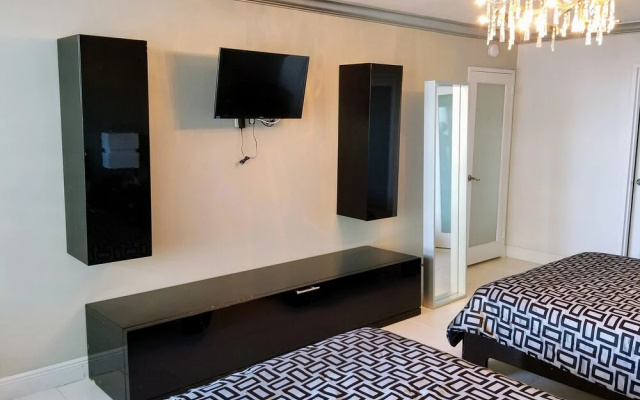 Alexander 604 3 Bedroom Apts by RedAwning