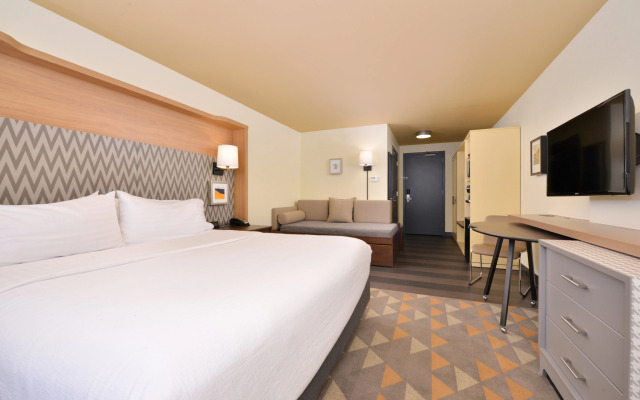 Holiday Inn Kansas City Airport by IHG