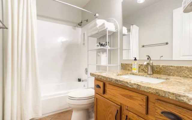 Chandler Earhart 4 Bedroom Home by RedAwning