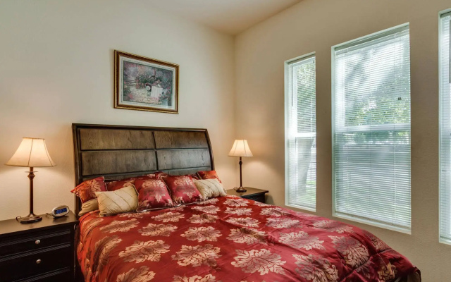 Maple Leaf Manor Suites