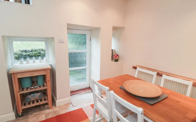 3 Brookside Cottages