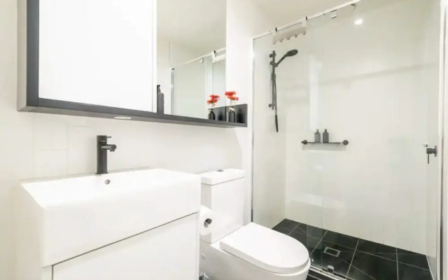 Modern 1 Bedroom Apartment in St Kilda