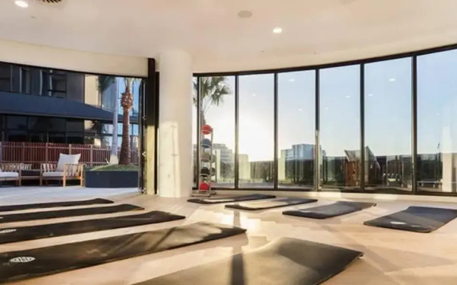 Luxury Apartments w Rooftop Pool CBD