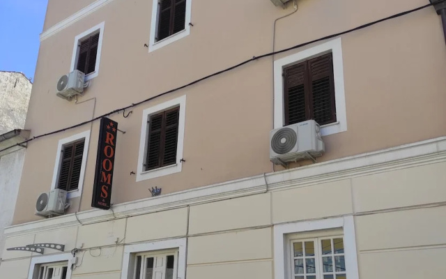 Pula center rooms