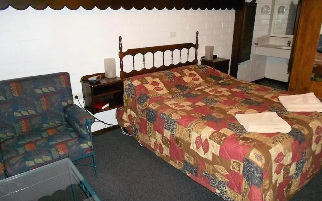Bordertown Motel