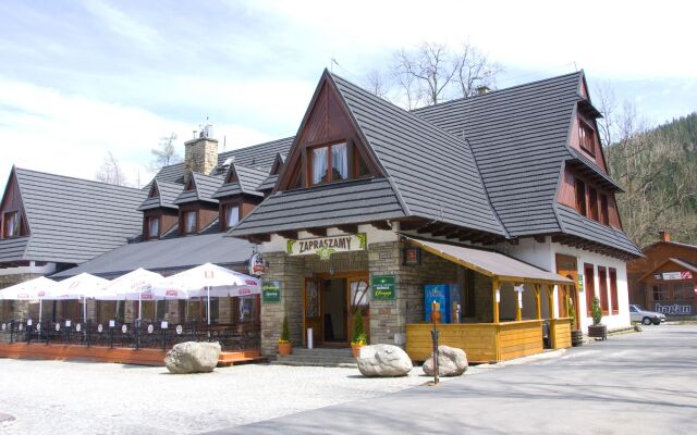 Отель Zajazd Górski Kuznice-POLSKIE TATRY S.A. вид на фасад