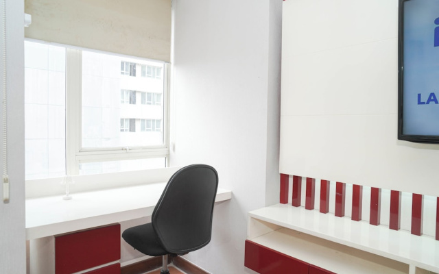 Serene Red Vibe 2Br At Apartment Nifarro Park