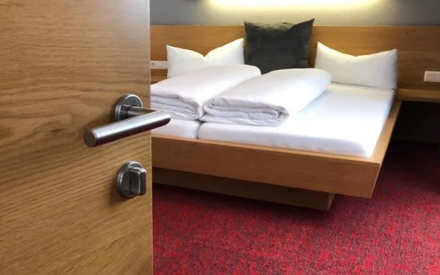Collina Hotel  More