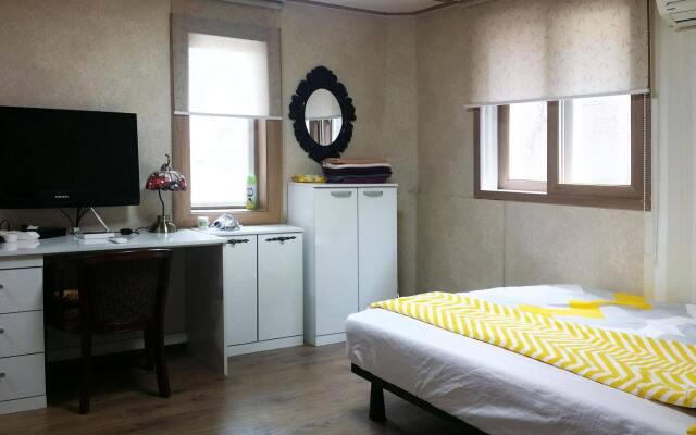 Отель L-House комната для гостей