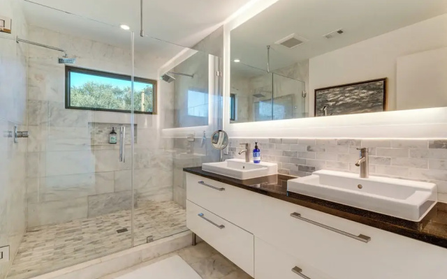 Luxe Mid-century Austin Home w/ Canyon Views