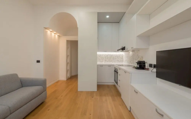 Farini - Charming One-bedroom Apartment in Isola Area