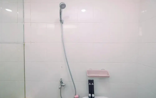 Cozy Stay 2BR Bassura City Apartment