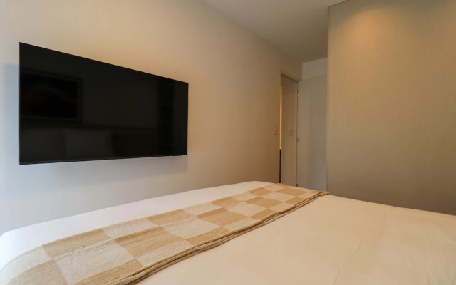 w Light-filled 2BR w Balcony in Miraflores