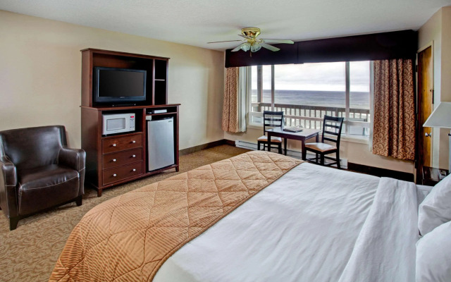 Clarion Inn Surfrider Resort