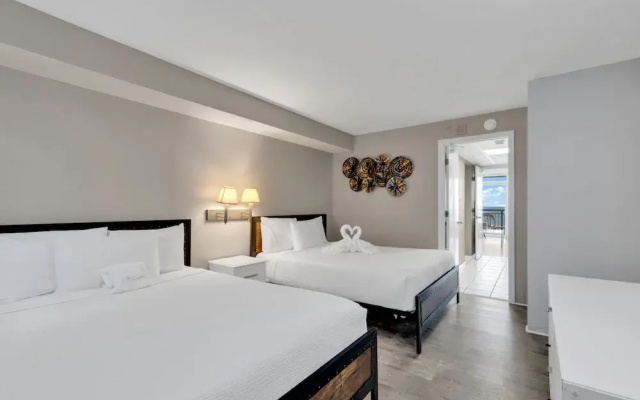 Spectacular Oceanfront Condo by Hosteeva