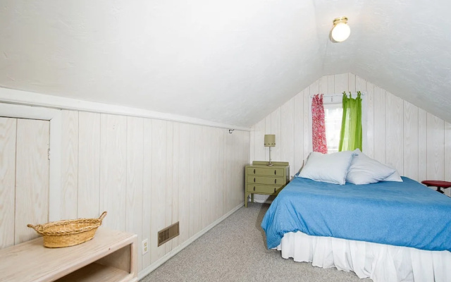 On The Beach 3 Br cottage by RedAwning