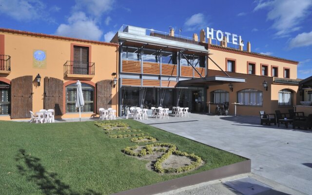 Hotel Restaurant Sol i Vi вид на фасад