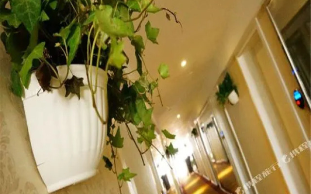 Nancheng Square Hotel