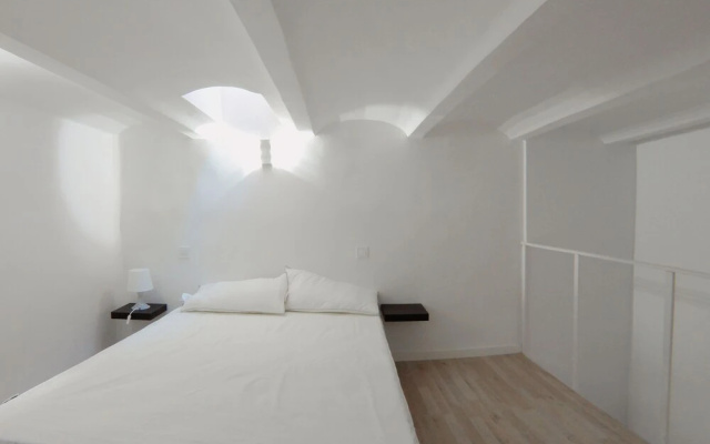 Duplex con cama de 135cm, A/C. WiFi metro Plaza Eiptica