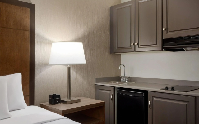 La Quinta Inn & Suites by Wyndham Fairbanks Airport