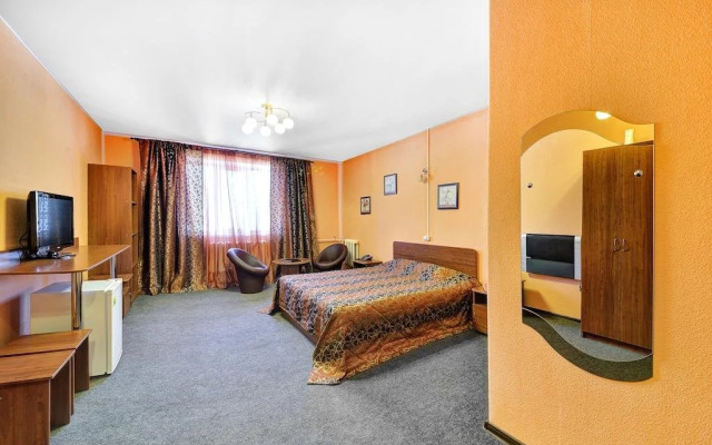 Hotel on Obvodnom