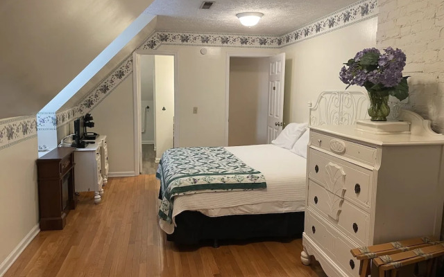 Carriage Lane Inn