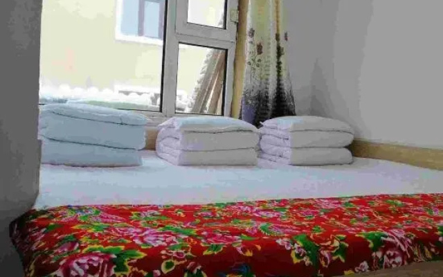 Xuexiang Zhaolaoer Family Hotel(雪乡赵老二家庭旅馆)