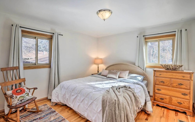 5 Mi to Dtwn Denver: Peaceful Lakewood Home!