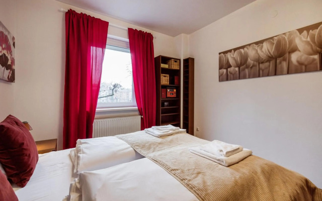 Minded Manor Apartment