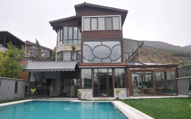 Atroa Otel