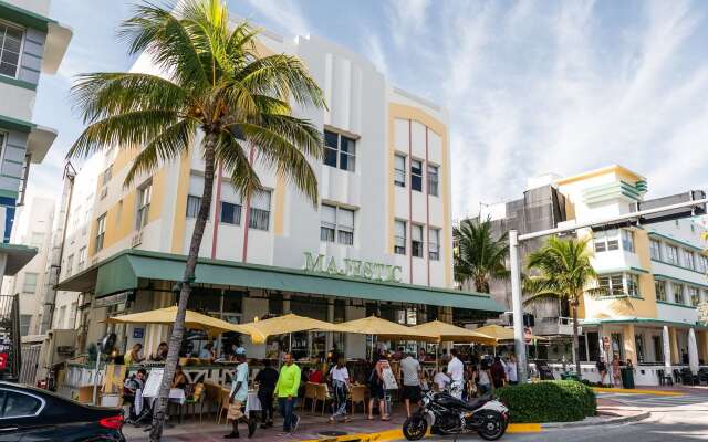 Majestic Hotel South Beach вид на фасад