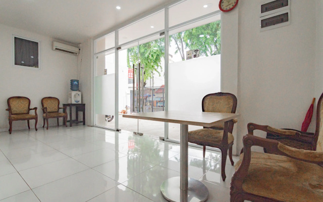 RedDoorz near Prujakan Station Cirebon