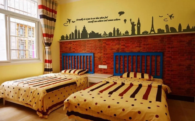 Fenghuang Encounter Time Inn