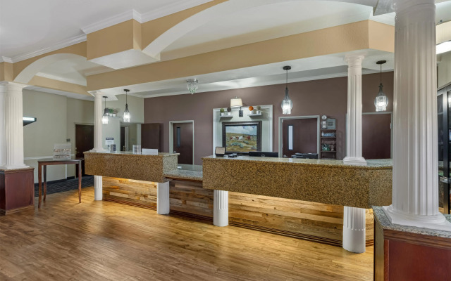 Best Western Plus Shamrock Inn & Suites