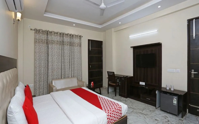 OYO 14482 Live Inn